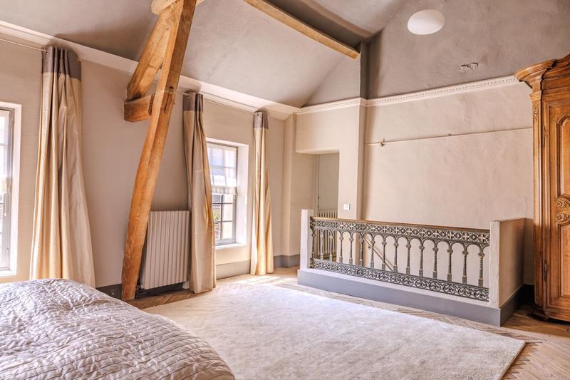 Maison - 453 m² - 7 pièces