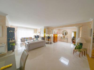 Villa - 176 m² - 6 pièces