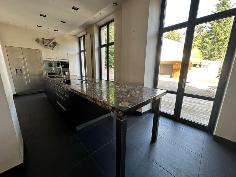 Maison - 370 m² - 11 pièces