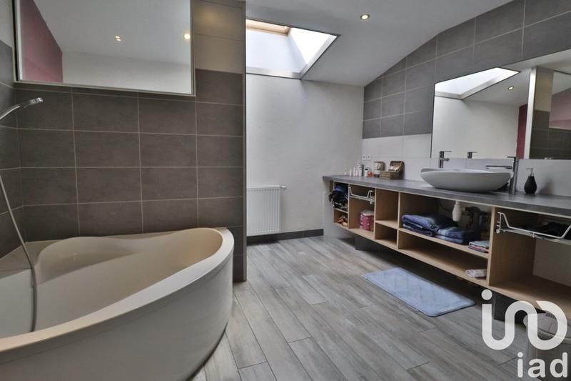 Maison - 199 m² - 8 pièces