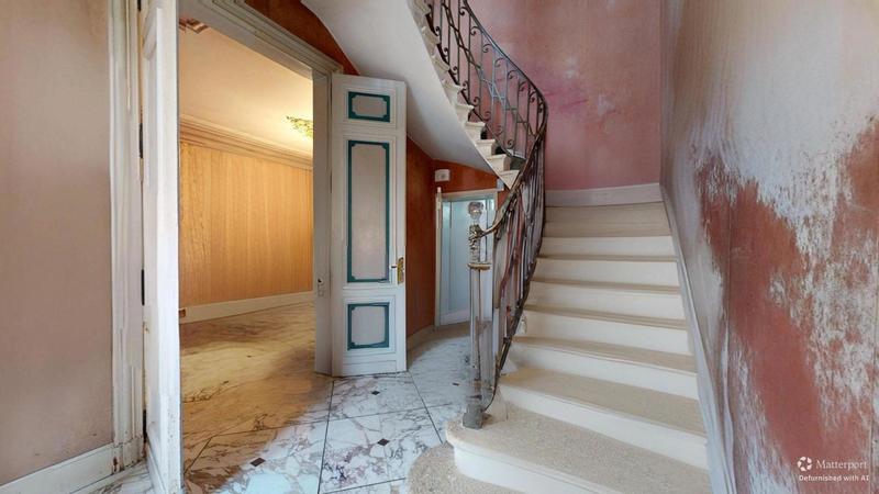 Maison - 250 m² - 7 pièces