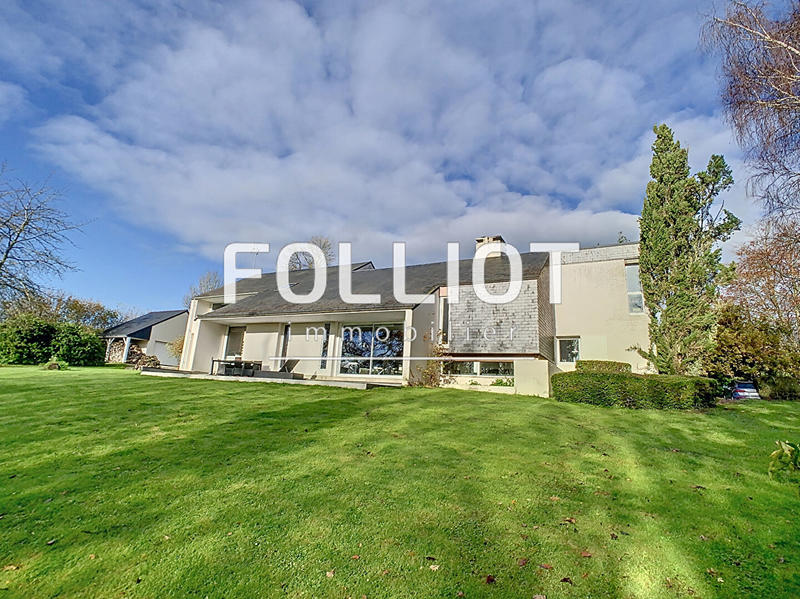 Maison - 275 m² - 6 pièces