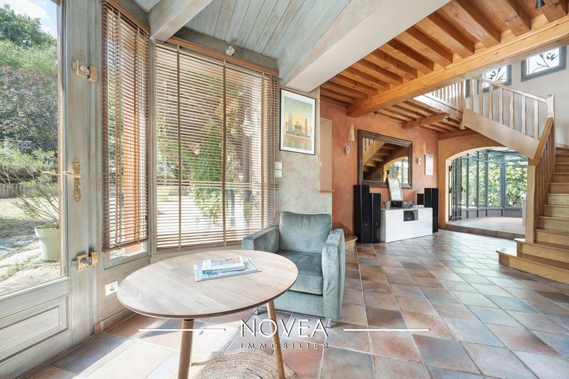 Maison - 220 m² - 9 pièces