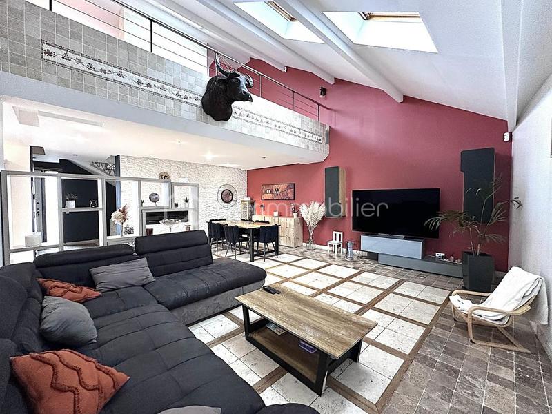 Maison - 265 m² - 8 pièces