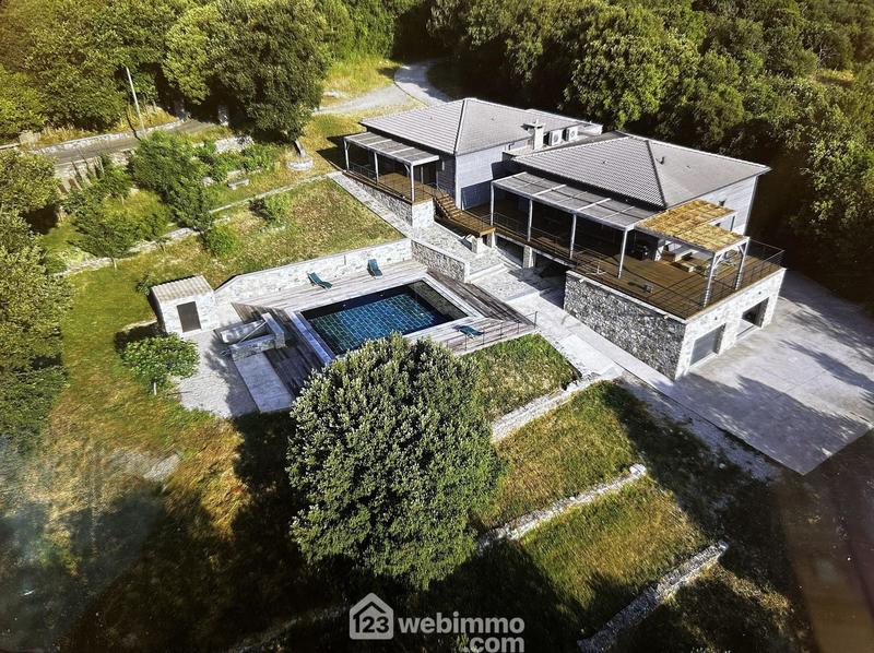 Maison - 190 m² - 4 pièces