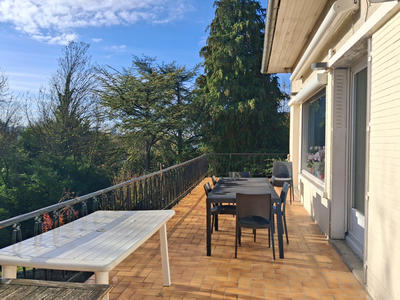 Maison - 270 m² - 8 pièces