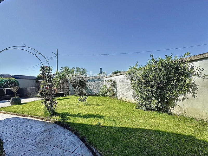 Maison - 90 m² - 5 pièces