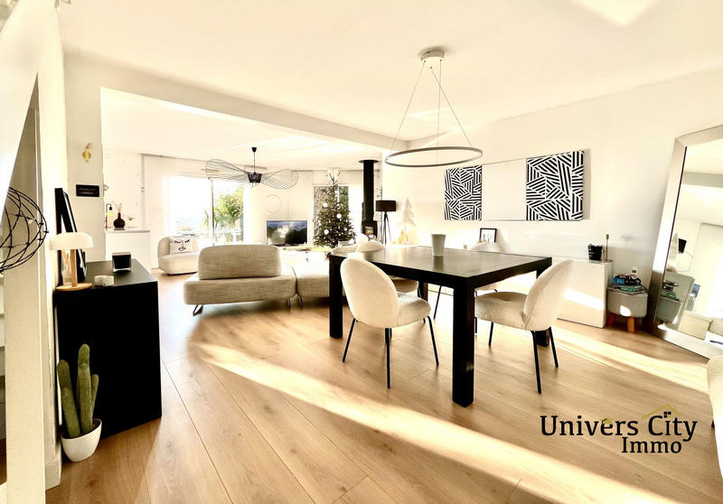 Maison traditionnelle - 98 m² - 5 pièces