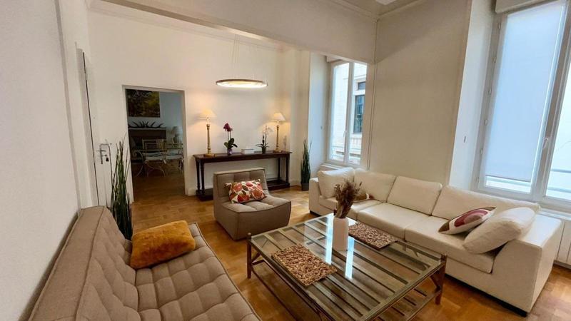 Appartement - 135 m² - 6 pièces