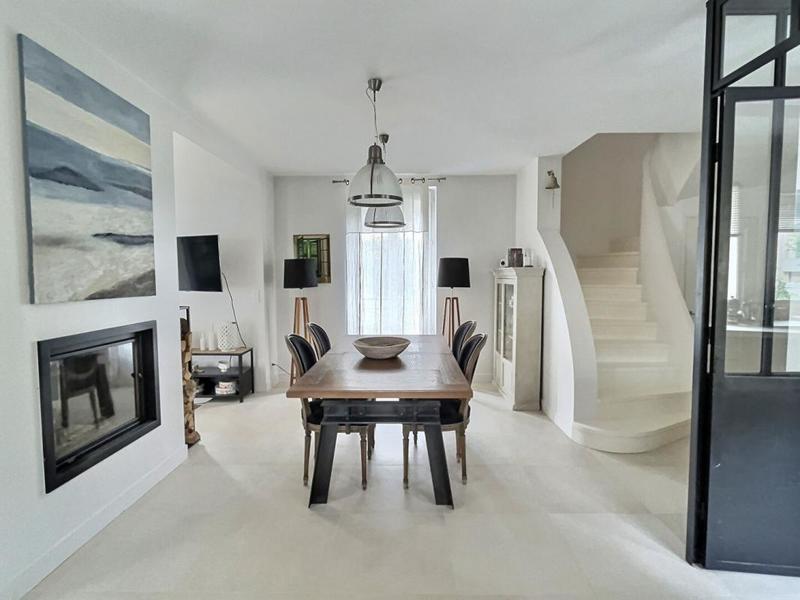 Demeure - 200 m² - 7 pièces