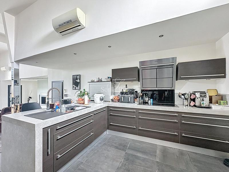 Maison - 320 m² - 7 pièces