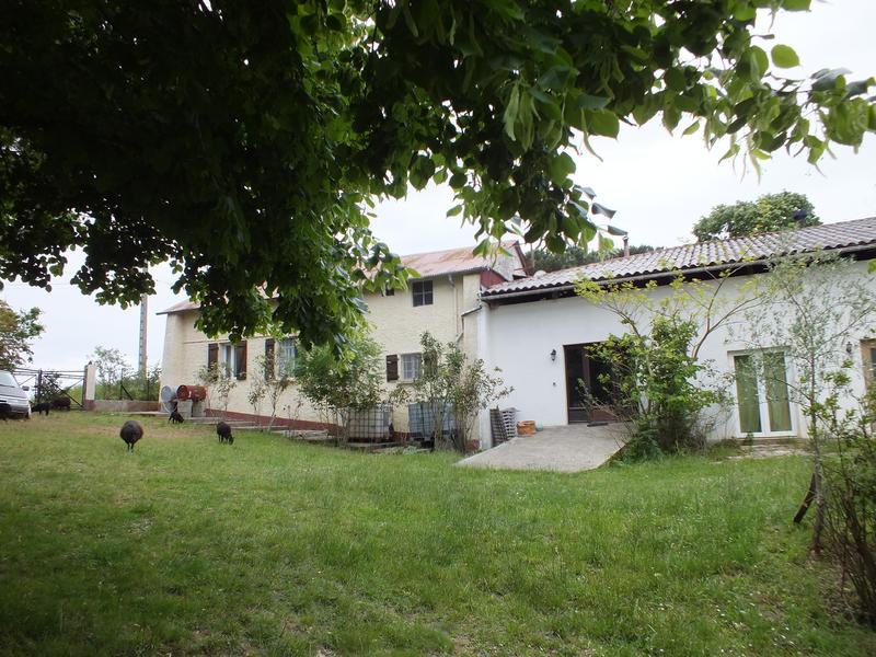 Maison - 261 m² - 9 pièces