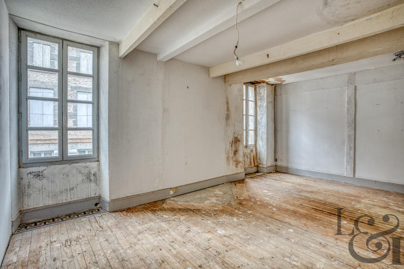 Maison - 365 m² - 10 pièces