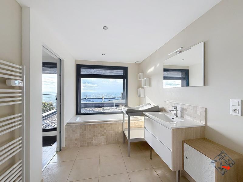 Maison contemporaine - 112 m² - 5 pièces