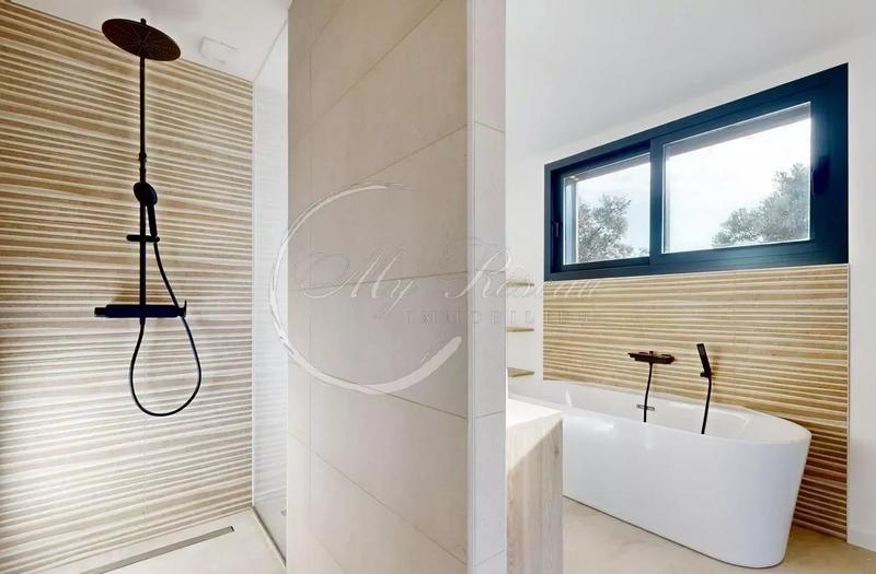 Propriété - 210 m² - 5 pièces