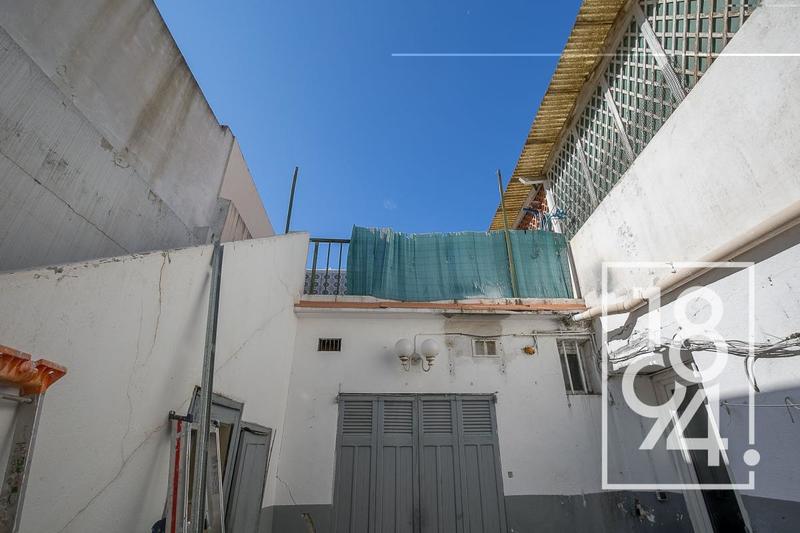 Maison - 213 m² - 8 pièces