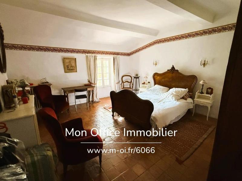 Maison - 390 m² - 14 pièces