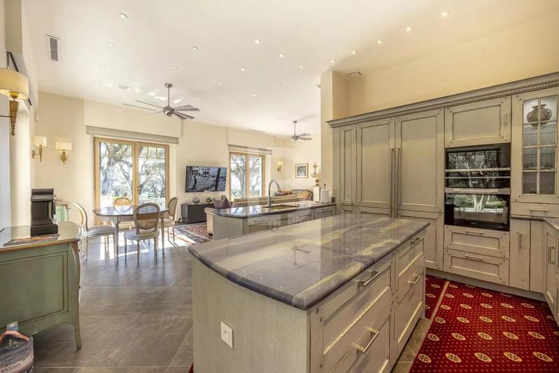 Propriété - 390 m² - 12 pièces