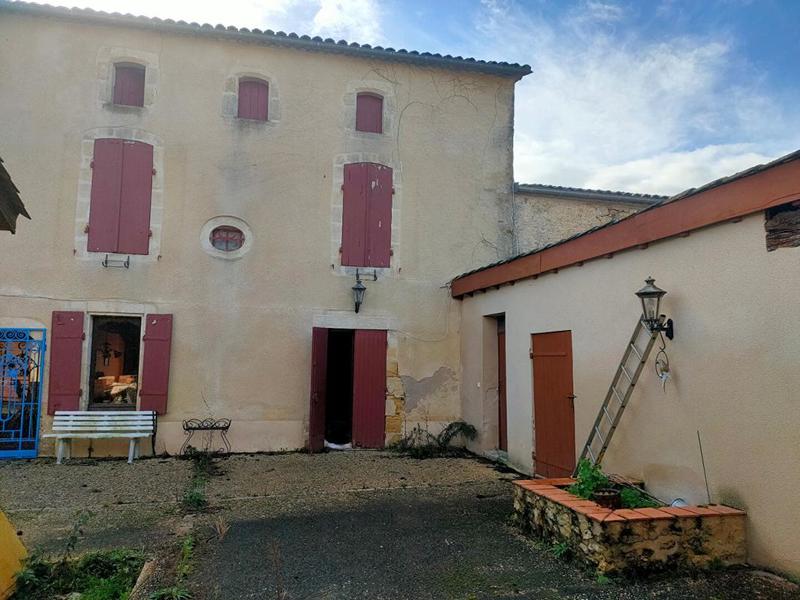 Maison - 600 m² - 16 pièces