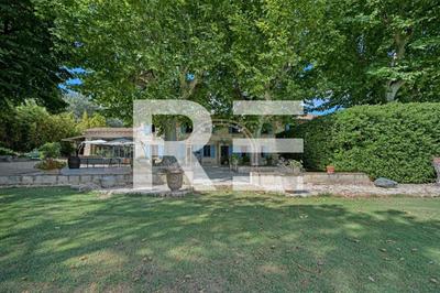 Mas - 550 m² - 16 pièces