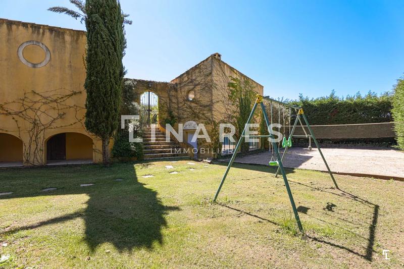 Propriété - 230 m² - 9 pièces