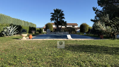 Maison - 208 m² - 7 pièces