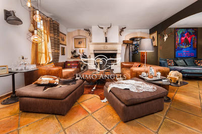 Mas - 575 m² - 21 pièces