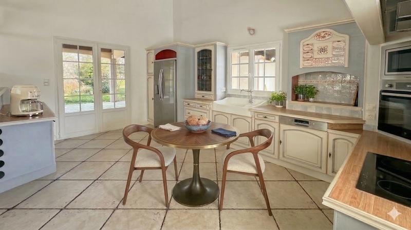 Maison - 333 m² - 10 pièces