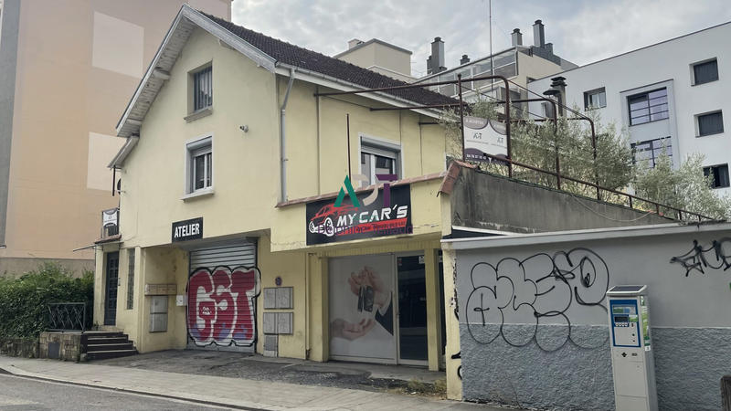 Maison - 246 m² - 8 pièces