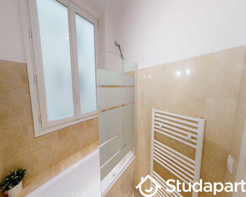 Chambre - 70 m² - 1 pièce