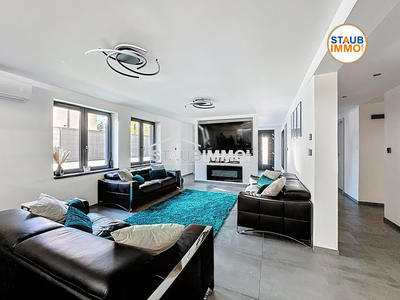 Maison - 200 m² - 8 pièces