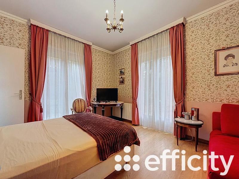 Maison - 221 m² - 5 pièces