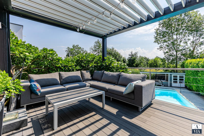 Maison - 235 m² - 8 pièces