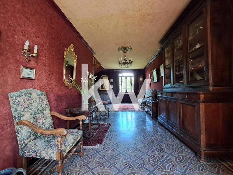 Maison - 381 m² - 10 pièces