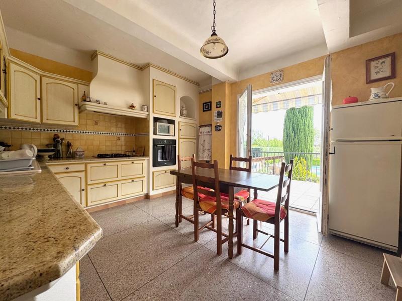 Maison - 237 m² - 9 pièces