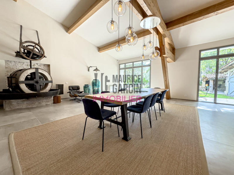 Maison - 460 m² - 12 pièces