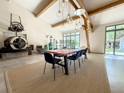 Maison - 460 m² - 12 pièces