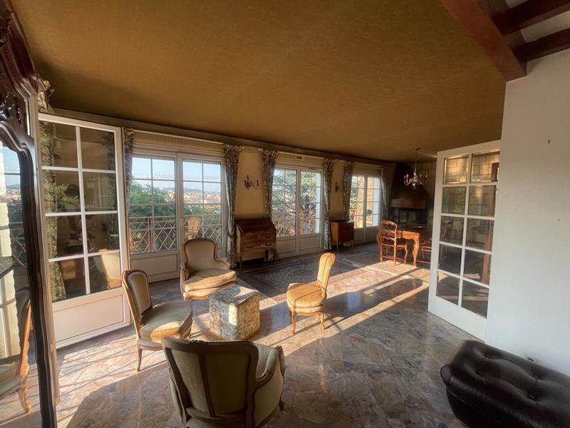 Maison - 221 m² - 8 pièces