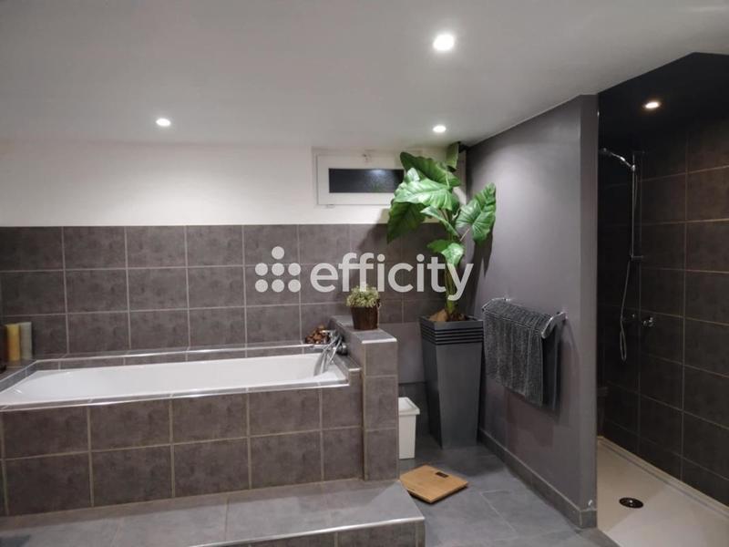 Maison - 210 m² - 8 pièces