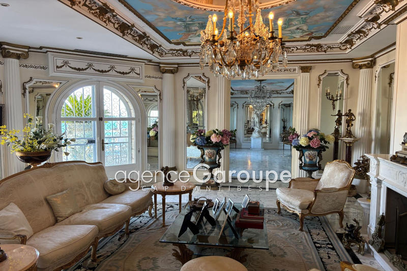 Maison - 300 m² - 8 pièces