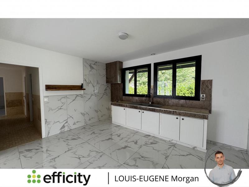 Maison - 220 m² - 9 pièces