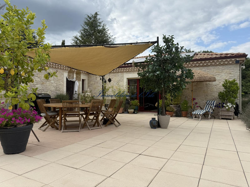 Maison - 467 m² - 11 pièces