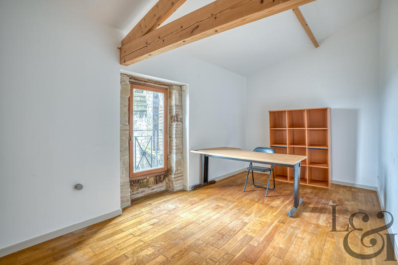 Maison - 597 m² - 12 pièces