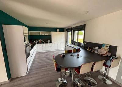 Maison traditionnelle - 168 m² - 6 pièces