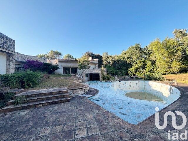 Maison - 437 m² - 8 pièces