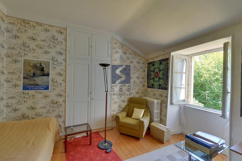 Maison - 369 m² - 12 pièces