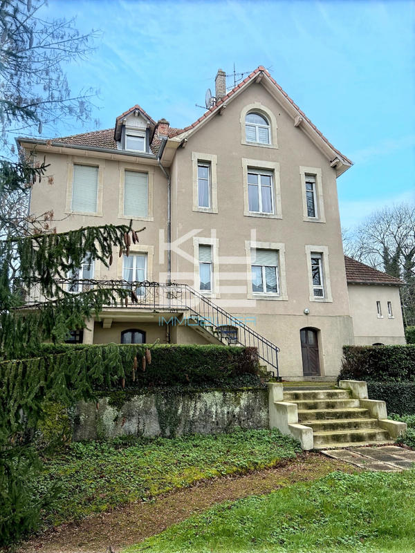 Maison - 280 m² - 12 pièces