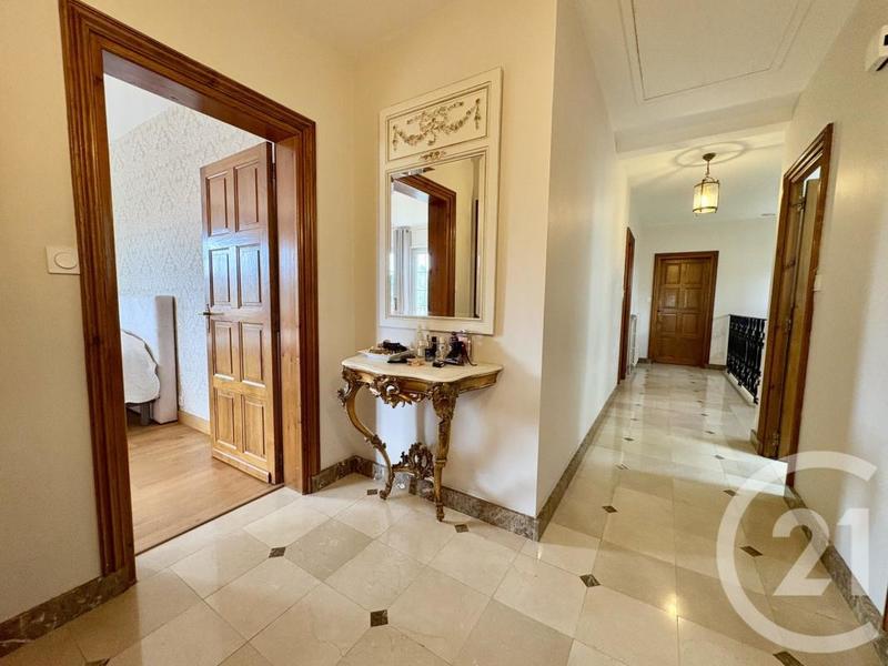 Maison - 189 m² - 7 pièces