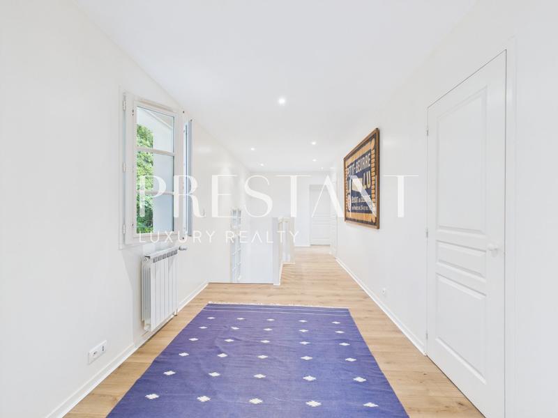 Maison - 250 m² - 7 pièces