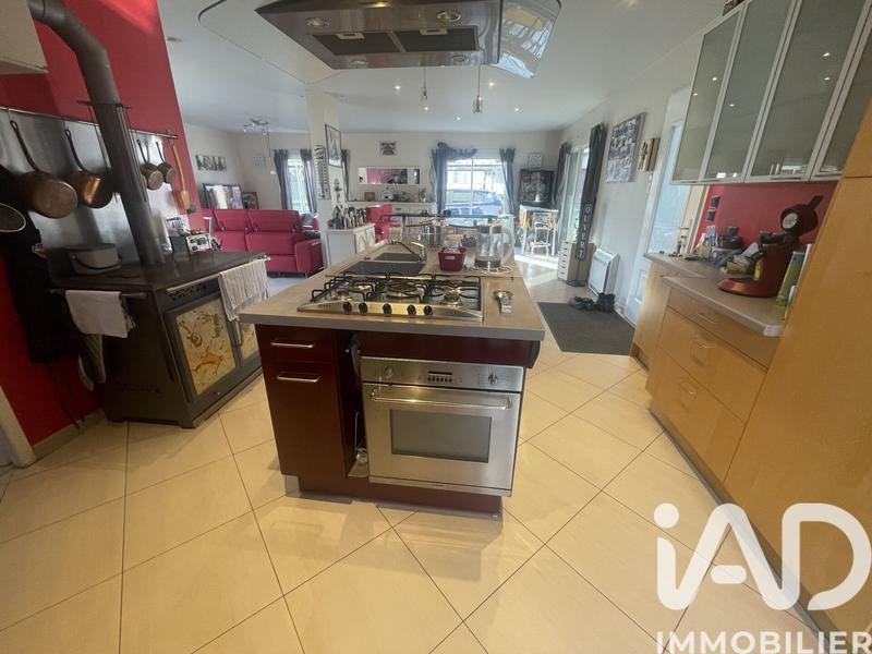 Maison - 220 m² - 5 pièces